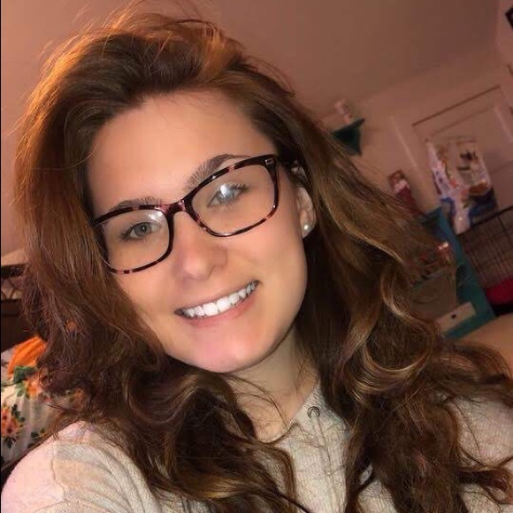 Meet your Posher, Nichole - Picture 5 of 8